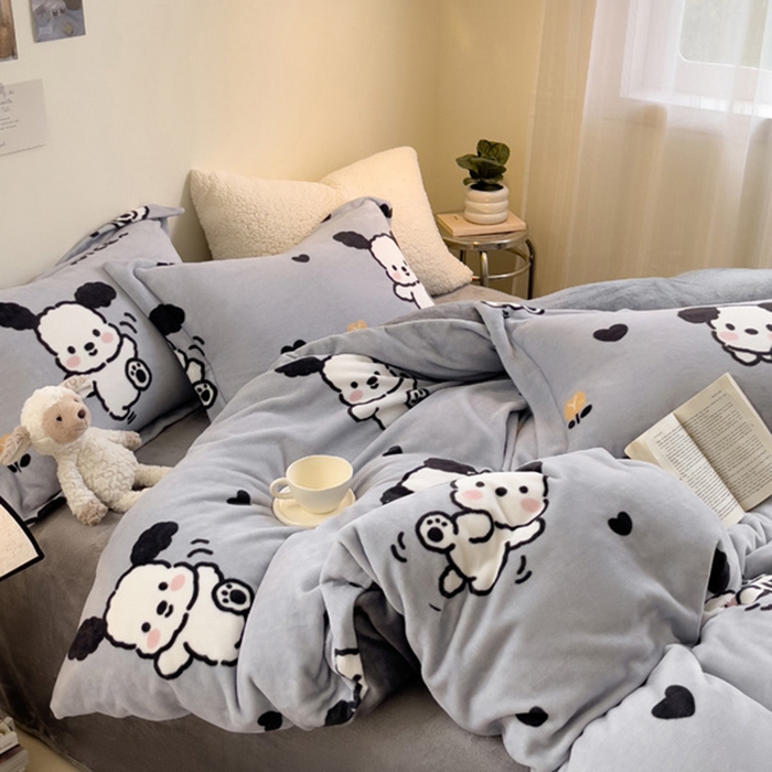 91家纺网 家纺一手货源 找家纺 宅部落 2025新款高克重牛奶绒卡通印花单被套 快乐小汪汪