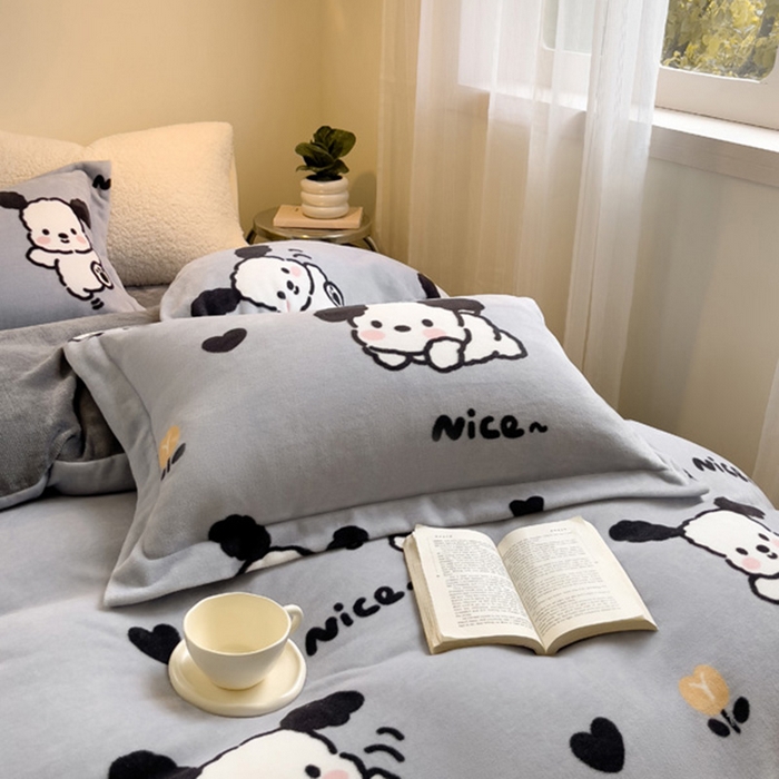 91家纺网 家纺一手货源 找家纺 宅部落 2025新款高克重牛奶绒卡通印花单被套 快乐小汪汪