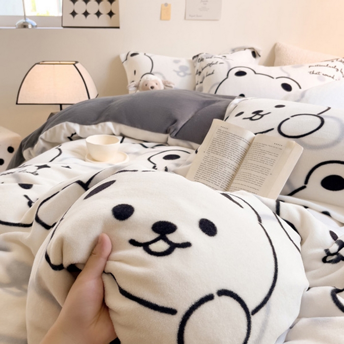 91家纺网 家纺一手货源 找家纺 宅部落 2025新款高克重牛奶绒卡通印花单被套 小熊熊