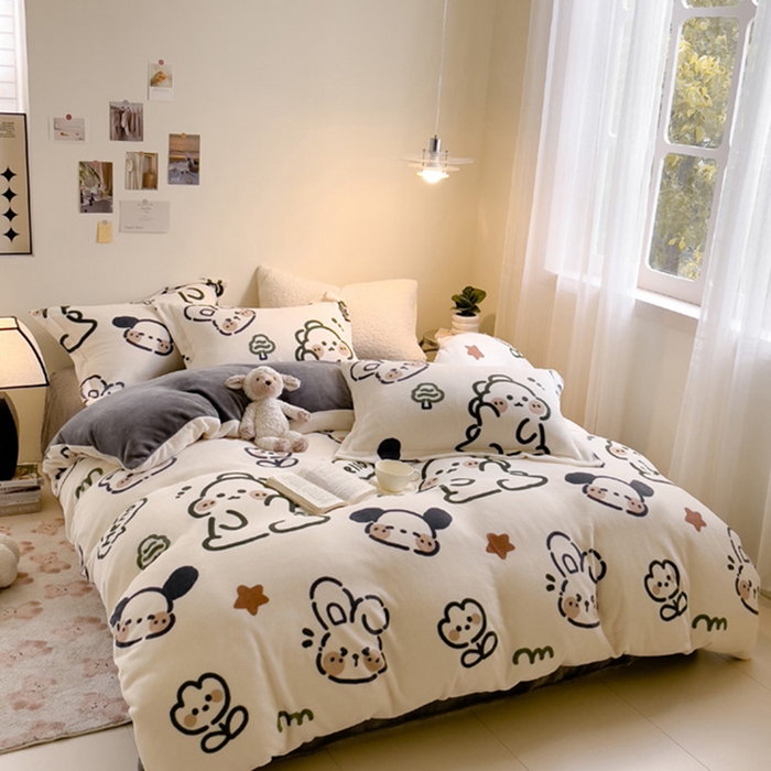 91家纺网 家纺一手货源 找家纺 宅部落 2025新款高克重牛奶绒卡通印花单被套 欢乐伙伴