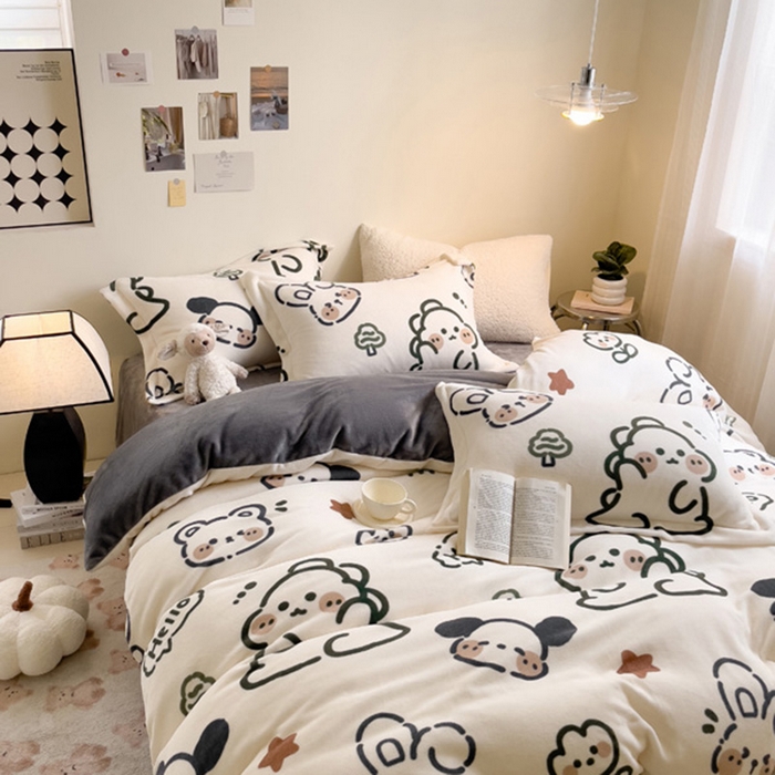 91家纺网 家纺一手货源 找家纺 宅部落 2025新款高克重牛奶绒卡通印花单被套 欢乐伙伴