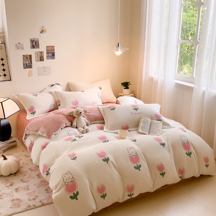 91家纺网 家纺一手货源 找家纺 宅部落 2025新款高克重牛奶绒卡通印花单被套 郁金香小兔