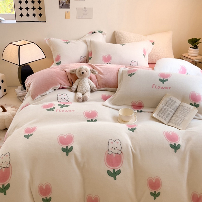91家纺网 家纺一手货源 找家纺 宅部落 2025新款高克重牛奶绒卡通印花单被套 郁金香小兔