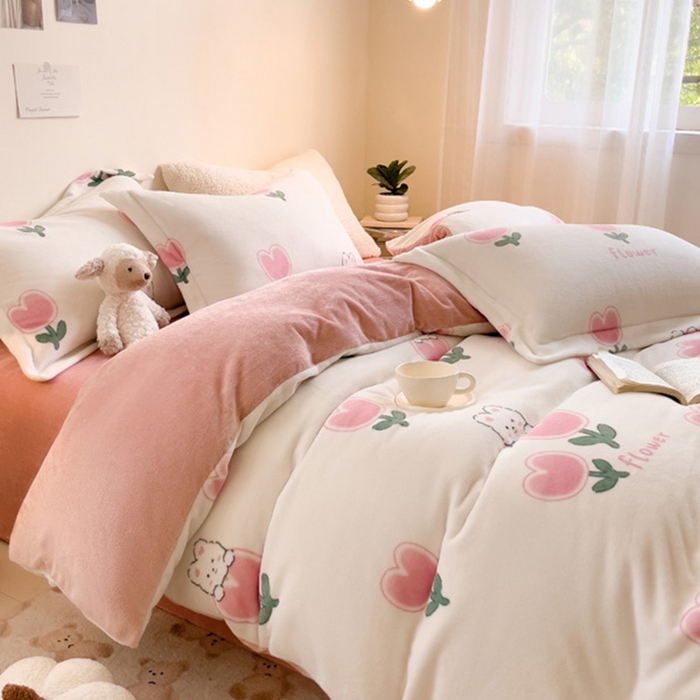 91家纺网 家纺一手货源 找家纺 宅部落 2025新款高克重牛奶绒卡通印花单被套 郁金香小兔