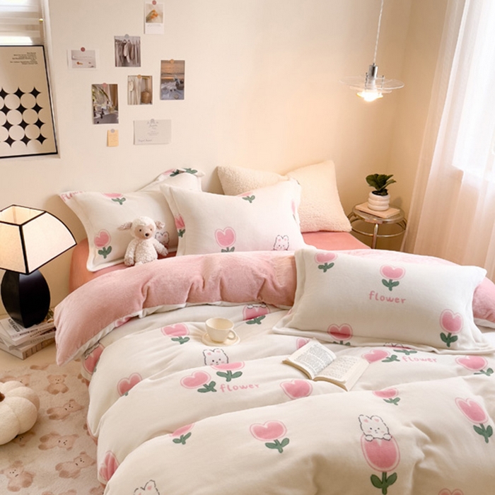 91家纺网 家纺一手货源 找家纺 宅部落 2025新款高克重牛奶绒卡通印花单被套 郁金香小兔