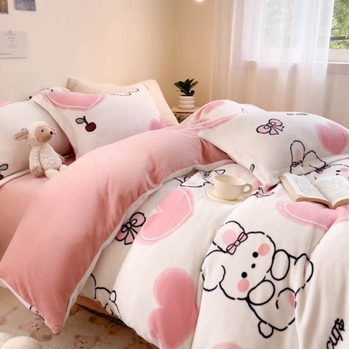 91家纺网 家纺一手货源 找家纺 宅部落 2025新款高克重牛奶绒卡通印花单被套 爱心小兔