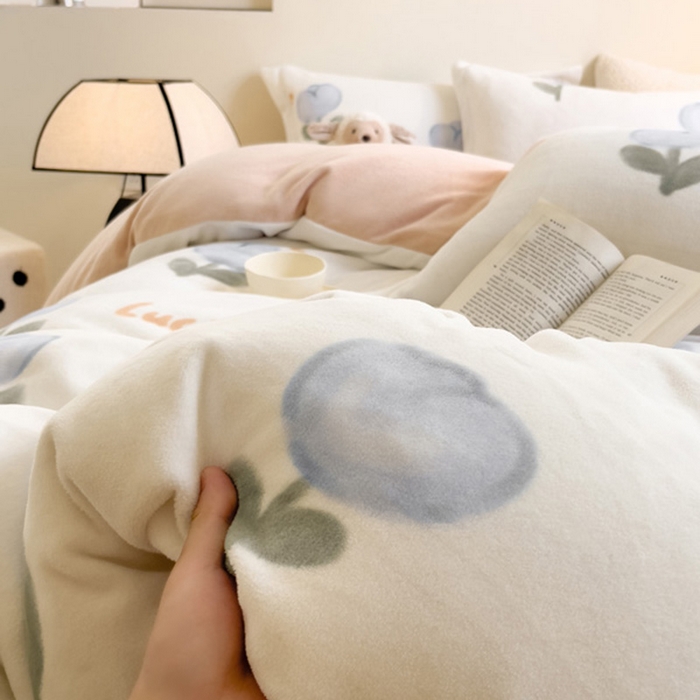 91家纺网 家纺一手货源 找家纺 宅部落 2025新款高克重牛奶绒卡通印花单被套 兰兰花