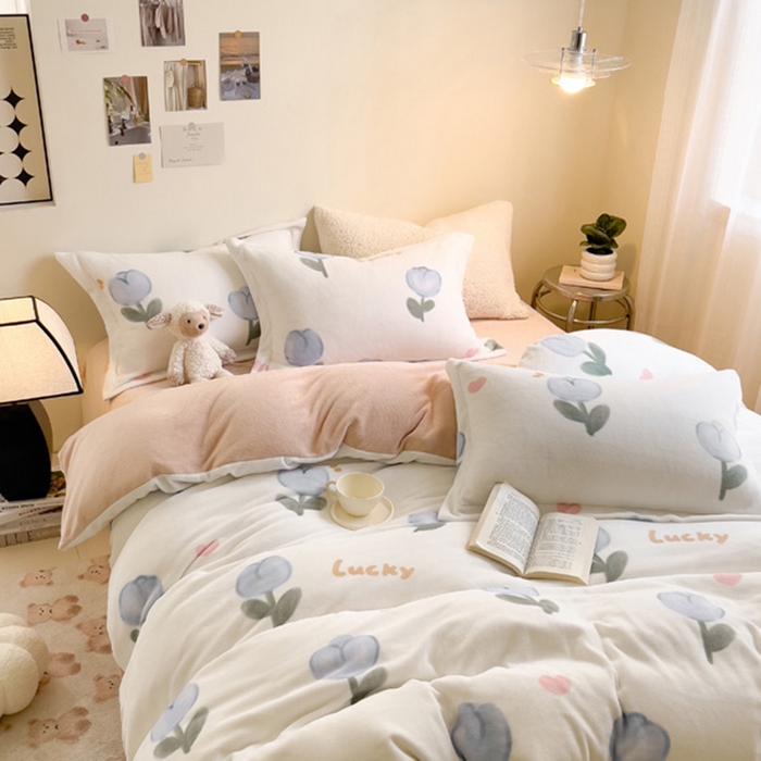 91家纺网 家纺一手货源 找家纺 宅部落 2025新款高克重牛奶绒卡通印花单被套 兰兰花