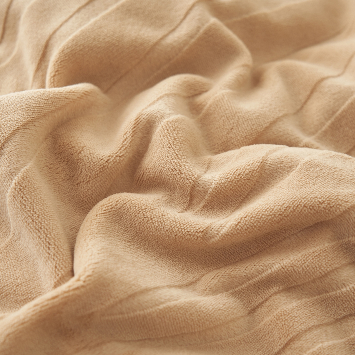 91家纺网 家纺一手货源 找家纺 寐绸家纺 2025秋冬新款230g牛奶绒曲线雕花四件套 宽条曲线四件套-驼色