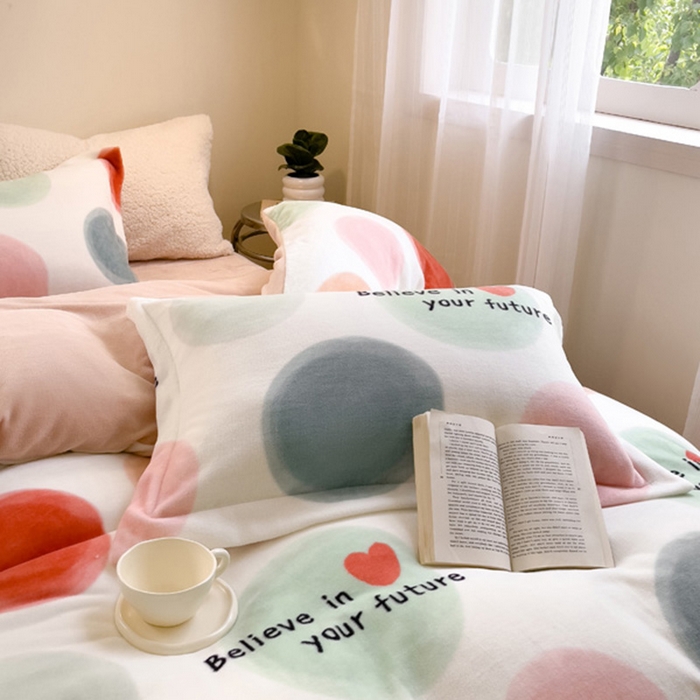 91家纺网 家纺一手货源 找家纺 宅部落 2025新款高克重牛奶绒卡通印花单被套 炫彩