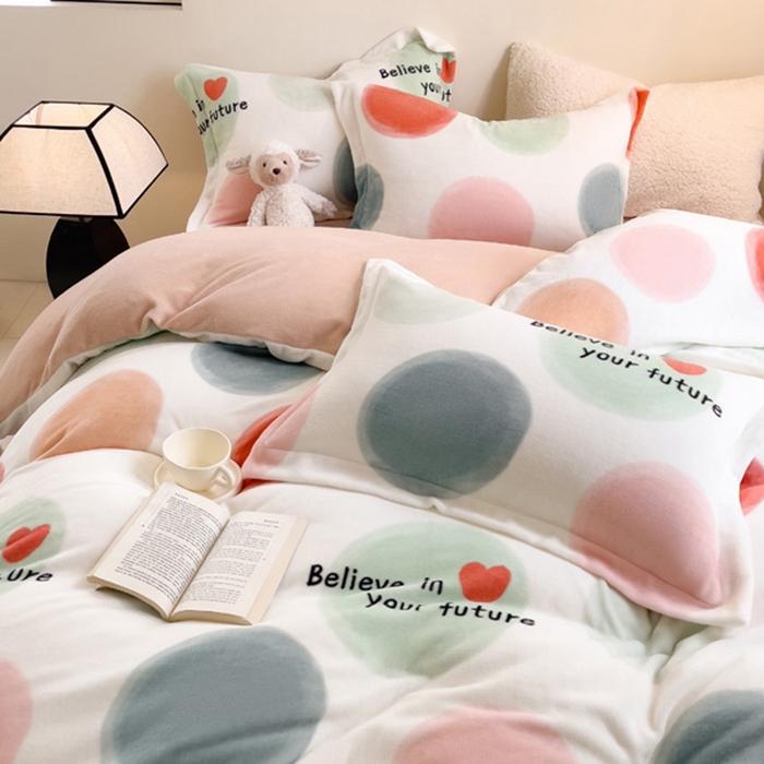 91家纺网 家纺一手货源 找家纺 宅部落 2025新款高克重牛奶绒卡通印花单被套 炫彩