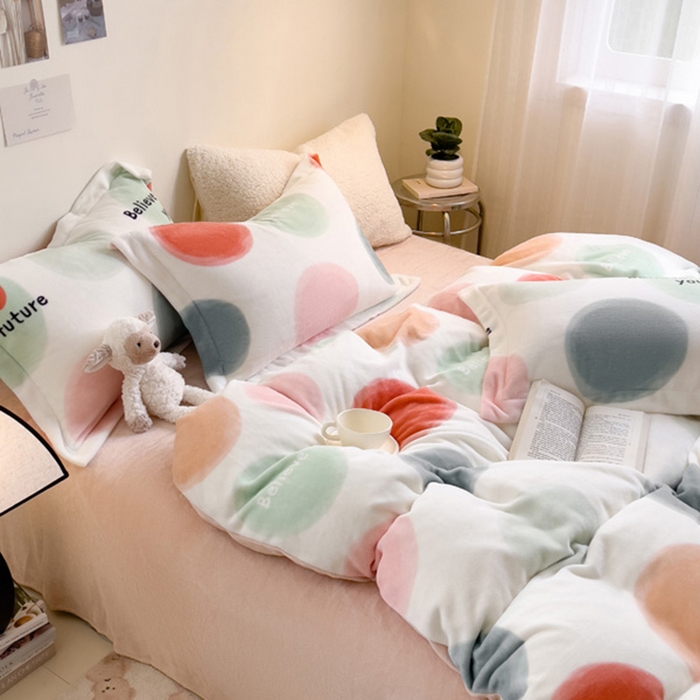 91家纺网 家纺一手货源 找家纺 宅部落 2025新款高克重牛奶绒卡通印花单被套 炫彩