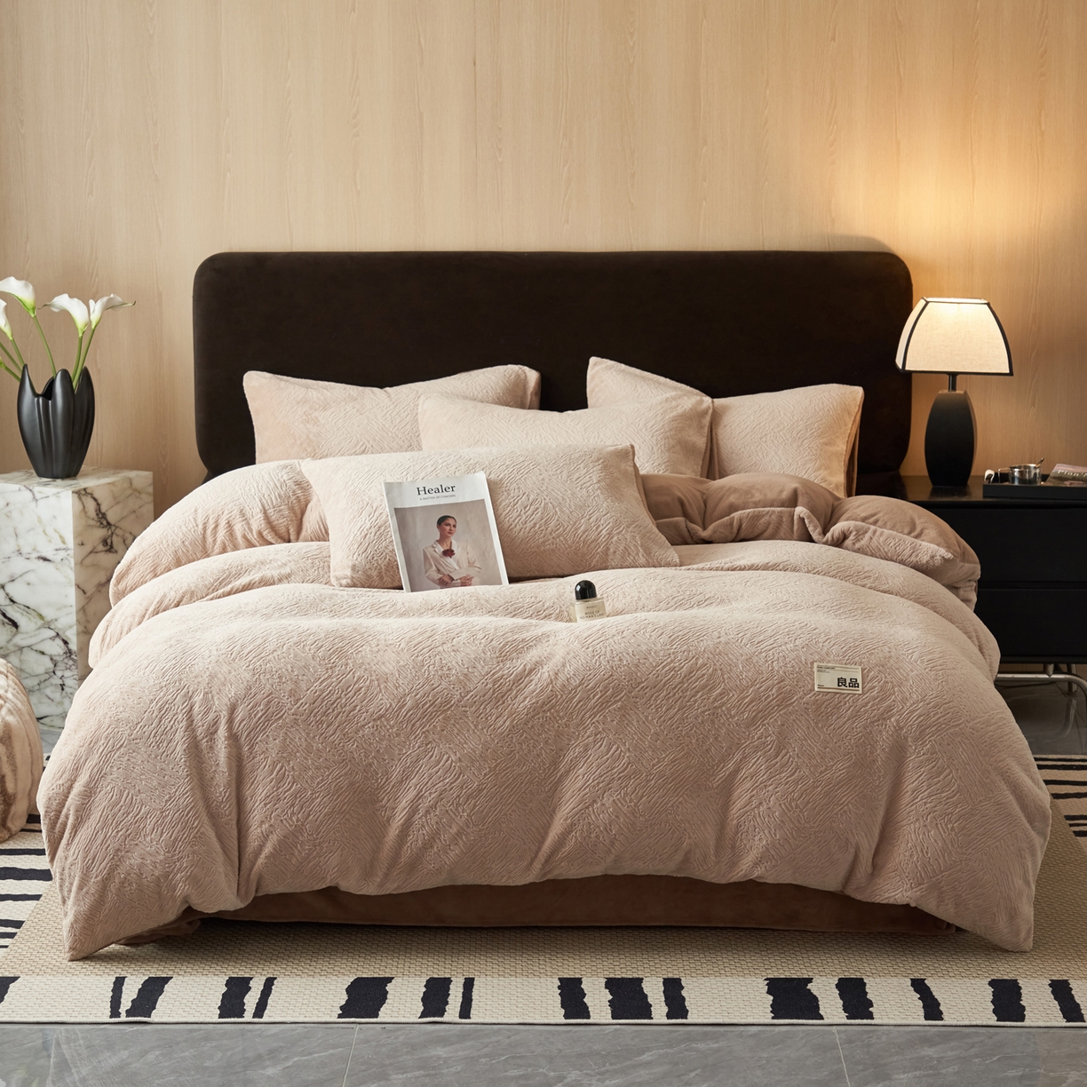 91家纺网 家纺一手货源 找家纺 （总）寐绸家纺 2025秋冬新款230g牛奶绒肌理雕花四件套