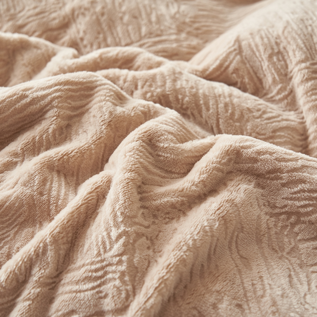 91家纺网 家纺一手货源 找家纺 （总）寐绸家纺 2025秋冬新款230g牛奶绒肌理雕花四件套