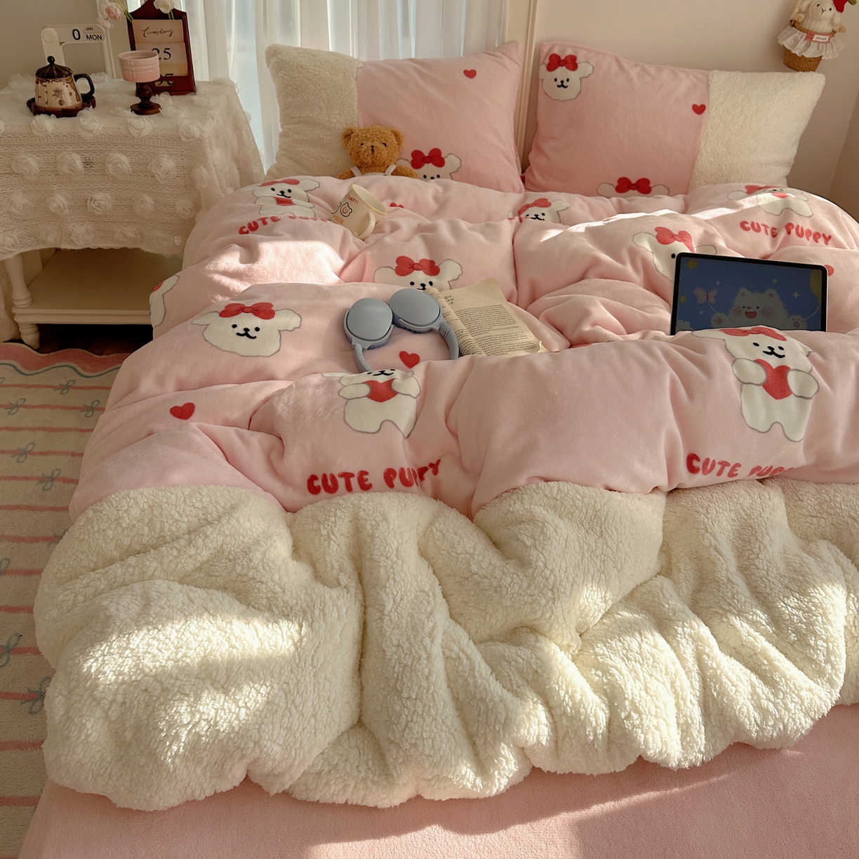 91家纺网 家纺一手货源 找家纺 （总）顾里家纺 2025新款ins韩风甜感羊羔拼接牛奶绒少女系四件套