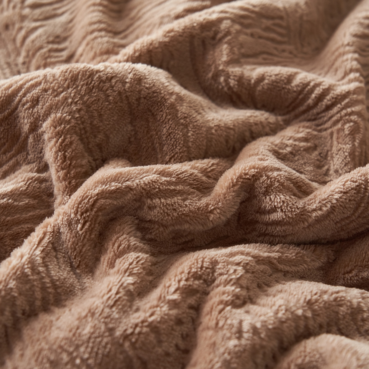 91家纺网 家纺一手货源 找家纺 寐绸家纺 2025秋冬新款230g牛奶绒肌理雕花四件套 肌理四件套-奶咖