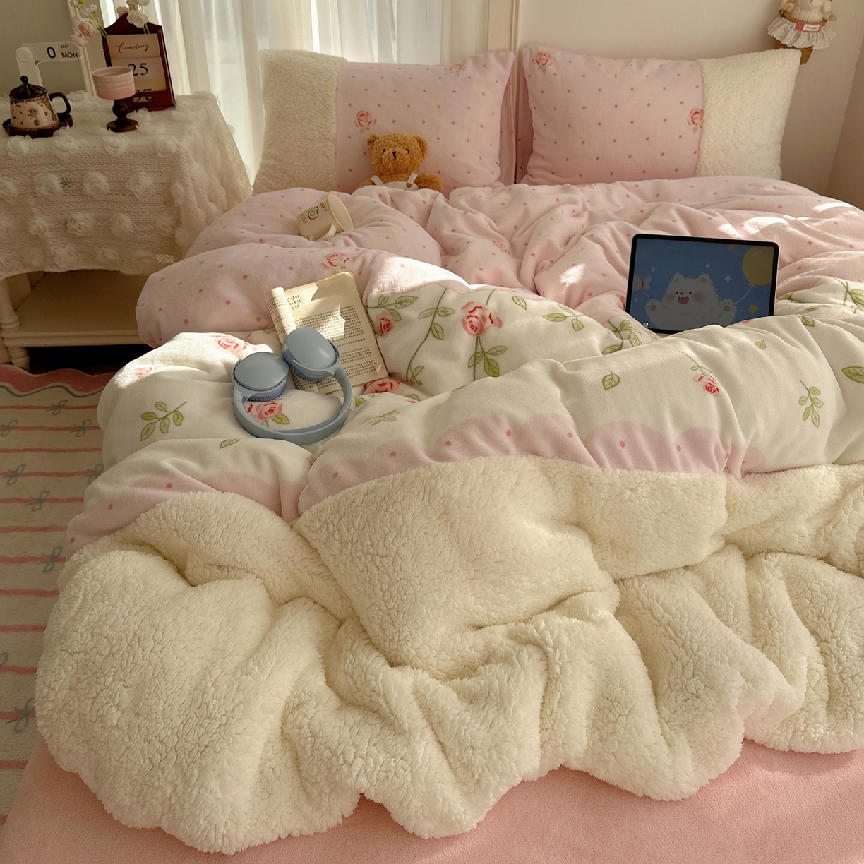 91家纺网 家纺一手货源 找家纺 （总）顾里家纺 2025新款ins韩风甜感羊羔拼接牛奶绒少女系四件套