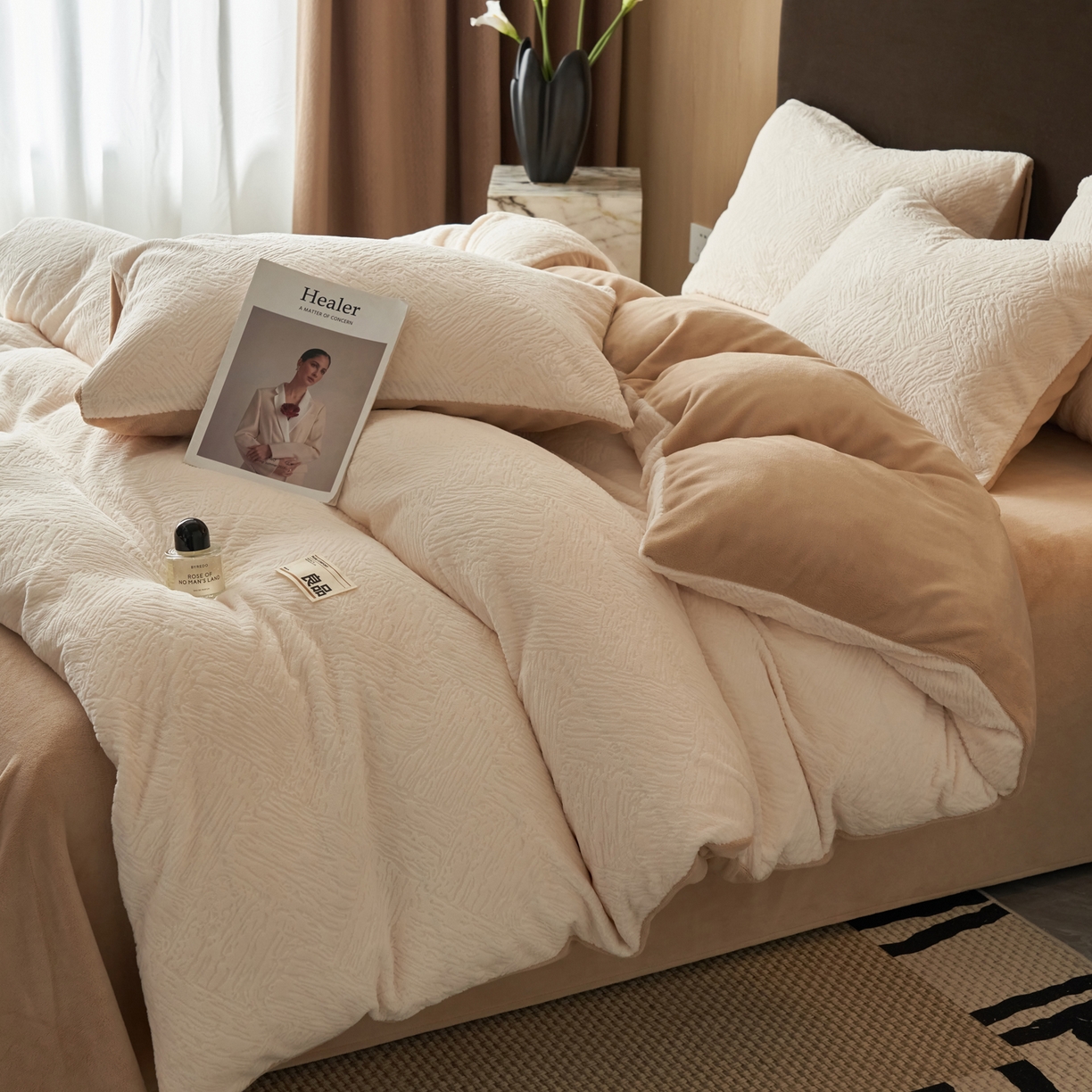 91家纺网 家纺一手货源 找家纺 寐绸家纺 2025秋冬新款230g牛奶绒肌理雕花四件套 肌理四件套-雅白