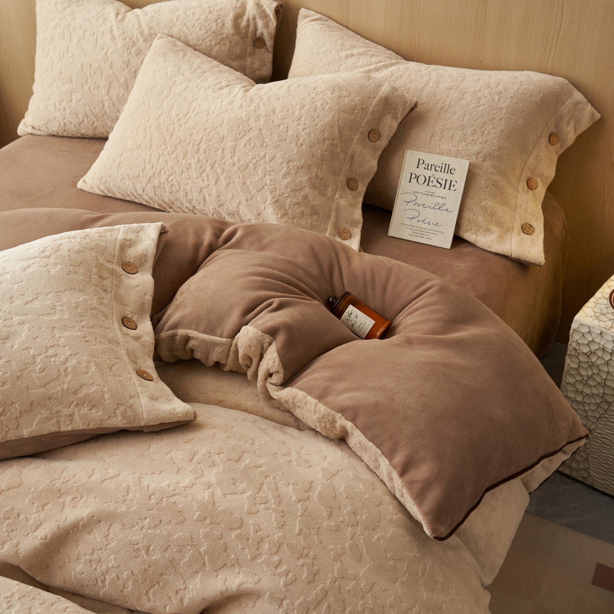 91家纺网 家纺一手货源 找家纺 （总）寐绸家纺 2025秋冬新款230g牛奶绒壁纸风雕花四件套