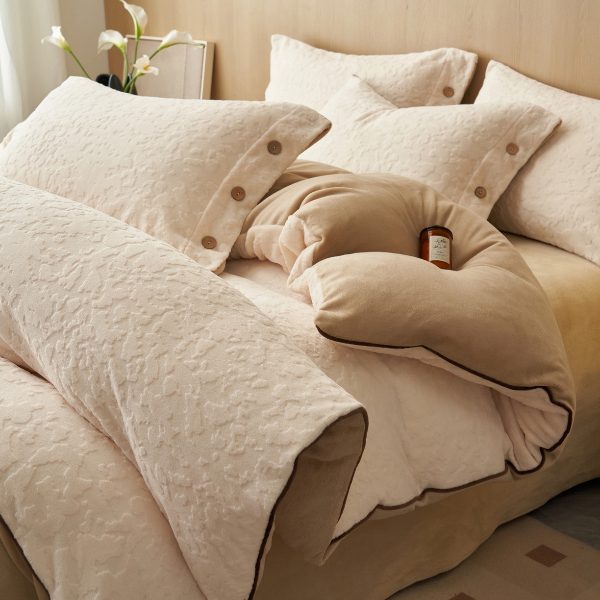 91家纺网 家纺一手货源 找家纺 （总）寐绸家纺 2025秋冬新款230g牛奶绒壁纸风雕花四件套