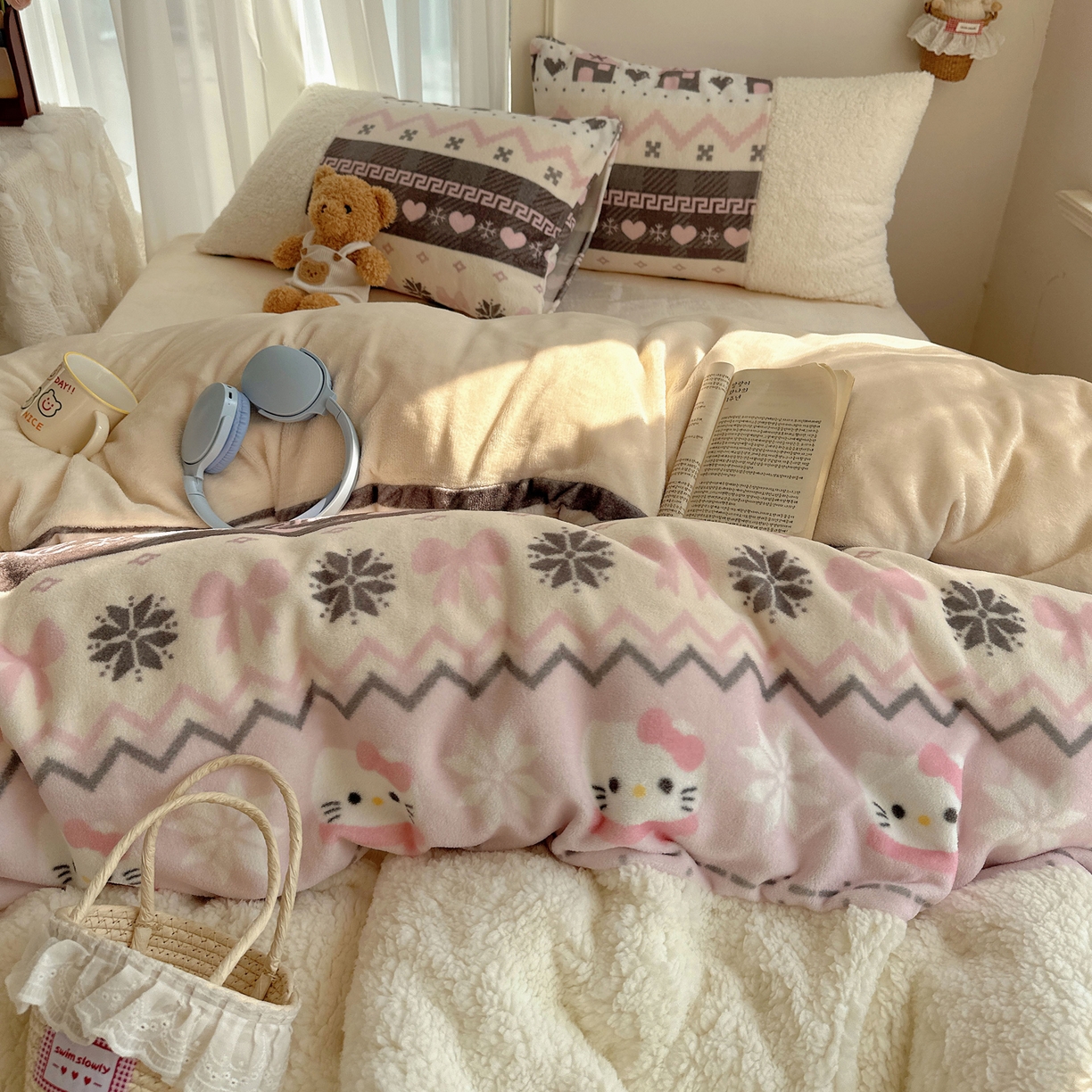 91家纺网 家纺一手货源 找家纺 顾里家纺 2025新款ins韩风甜感羊羔拼接牛奶绒少女系四件套 费尔岛巧奶昔