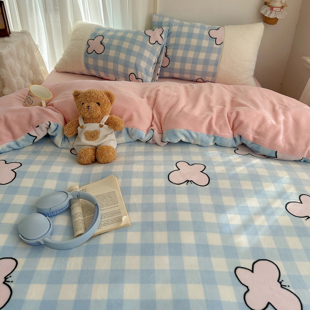 91家纺网 家纺一手货源 找家纺 顾里家纺 2025新款ins韩风甜感羊羔拼接牛奶绒少女系四件套 蓝格蝴蝶