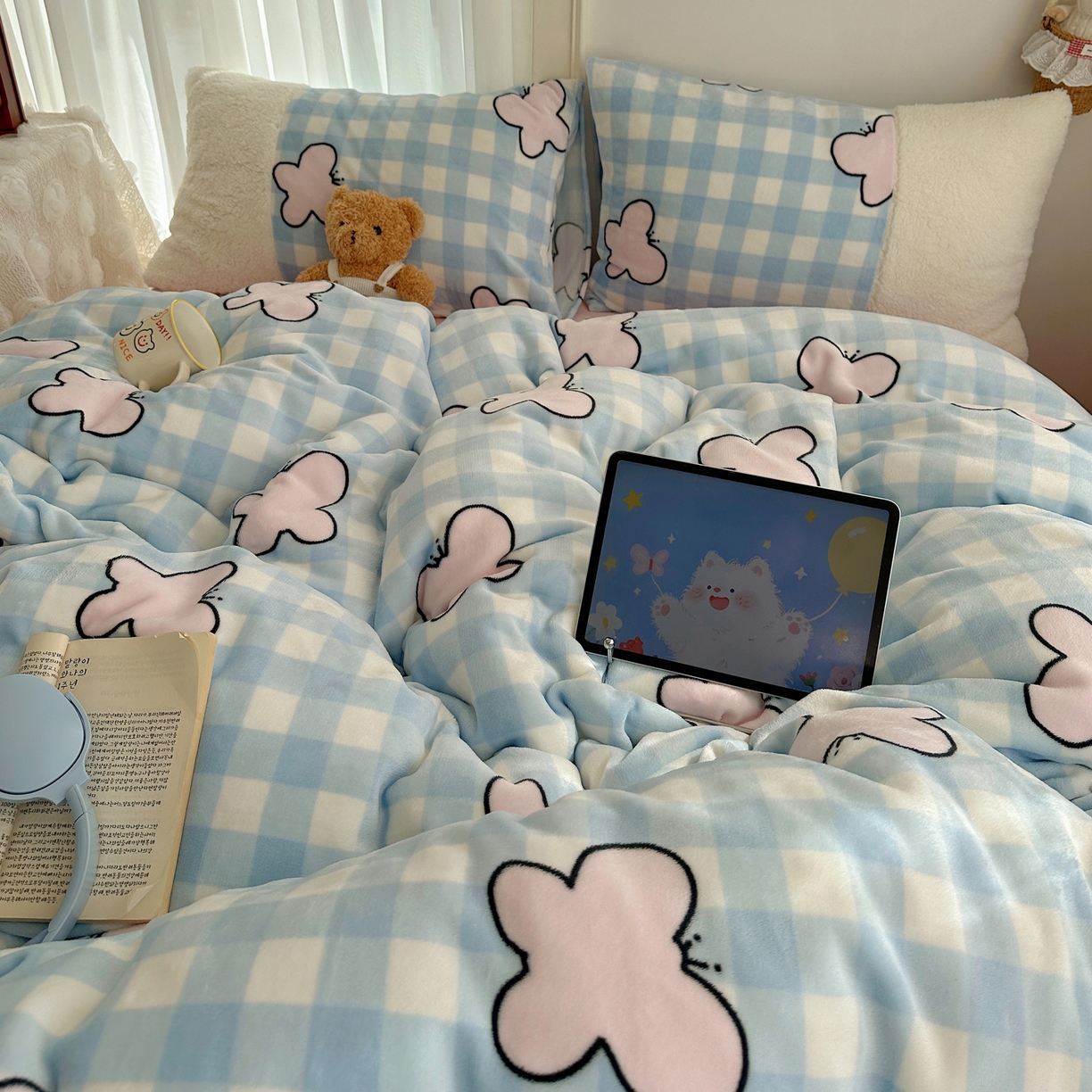 91家纺网 家纺一手货源 找家纺 顾里家纺 2025新款ins韩风甜感羊羔拼接牛奶绒少女系四件套 蓝格蝴蝶