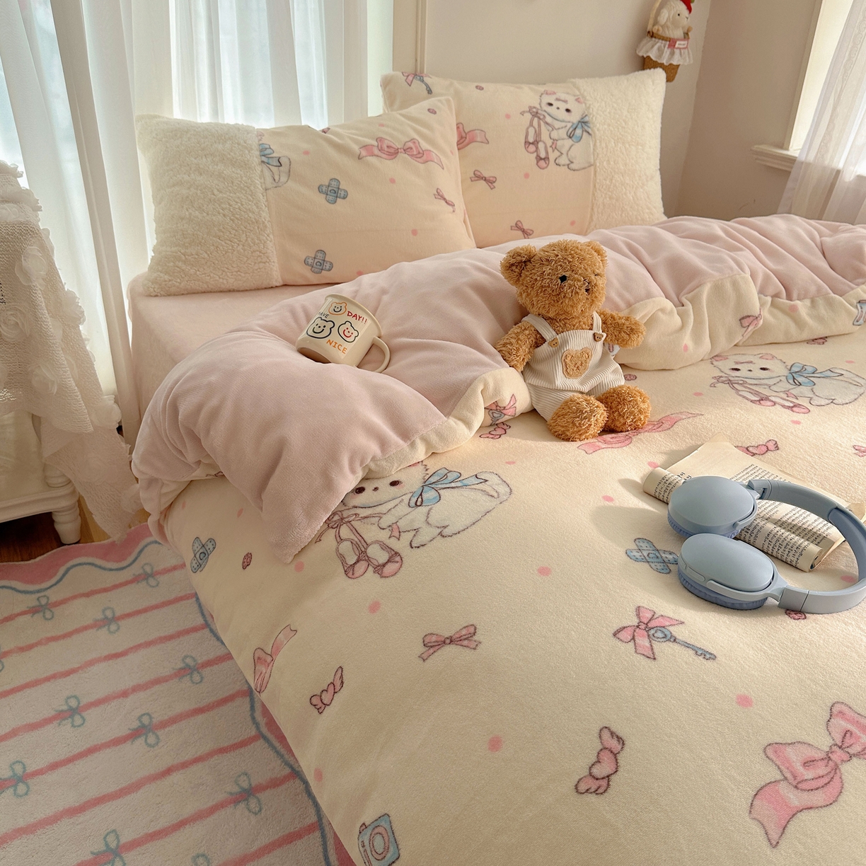 91家纺网 家纺一手货源 找家纺 顾里家纺 2025新款ins韩风甜感羊羔拼接牛奶绒少女系四件套 洛丽猫咪