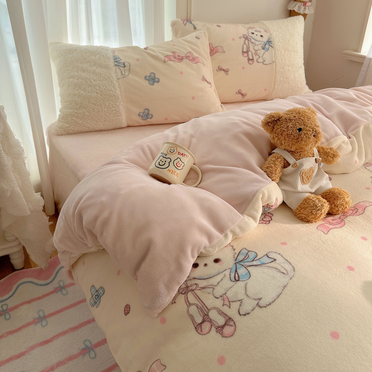 91家纺网 家纺一手货源 找家纺 顾里家纺 2025新款ins韩风甜感羊羔拼接牛奶绒少女系四件套 洛丽猫咪