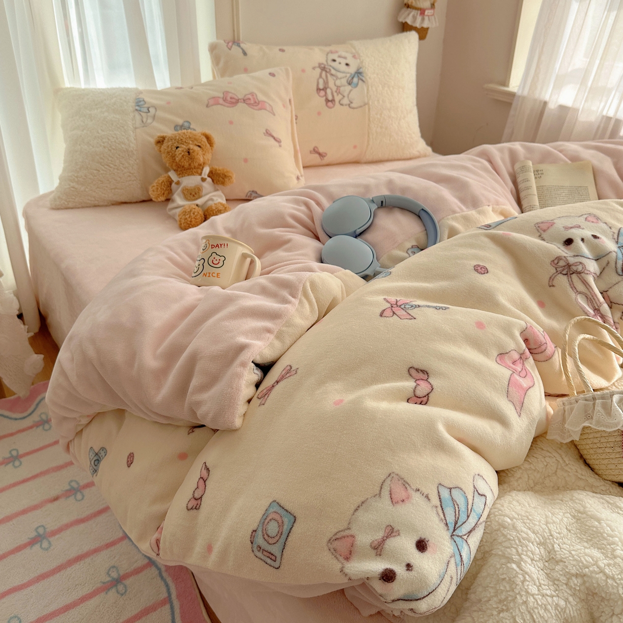 91家纺网 家纺一手货源 找家纺 顾里家纺 2025新款ins韩风甜感羊羔拼接牛奶绒少女系四件套 洛丽猫咪