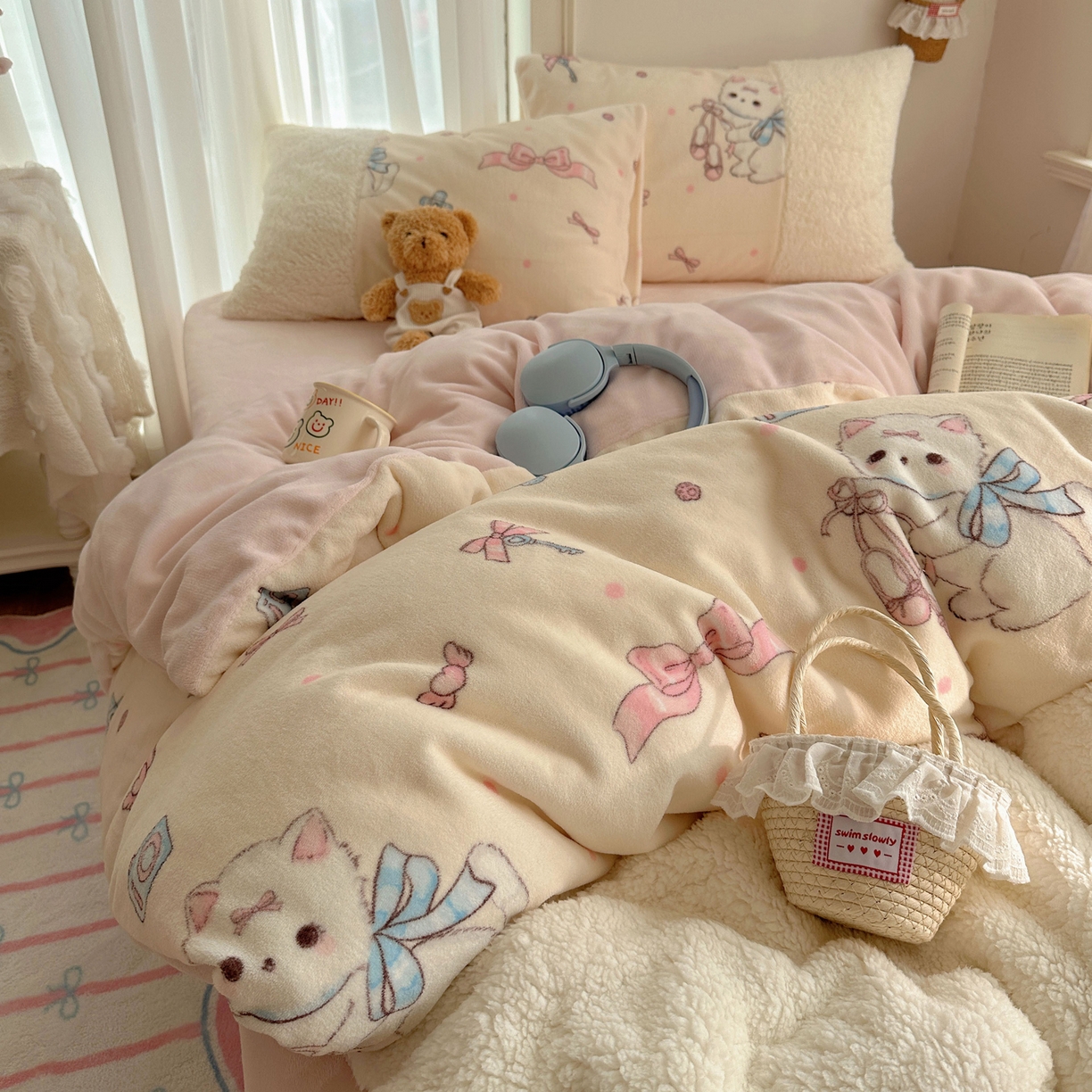 91家纺网 家纺一手货源 找家纺 顾里家纺 2025新款ins韩风甜感羊羔拼接牛奶绒少女系四件套 洛丽猫咪