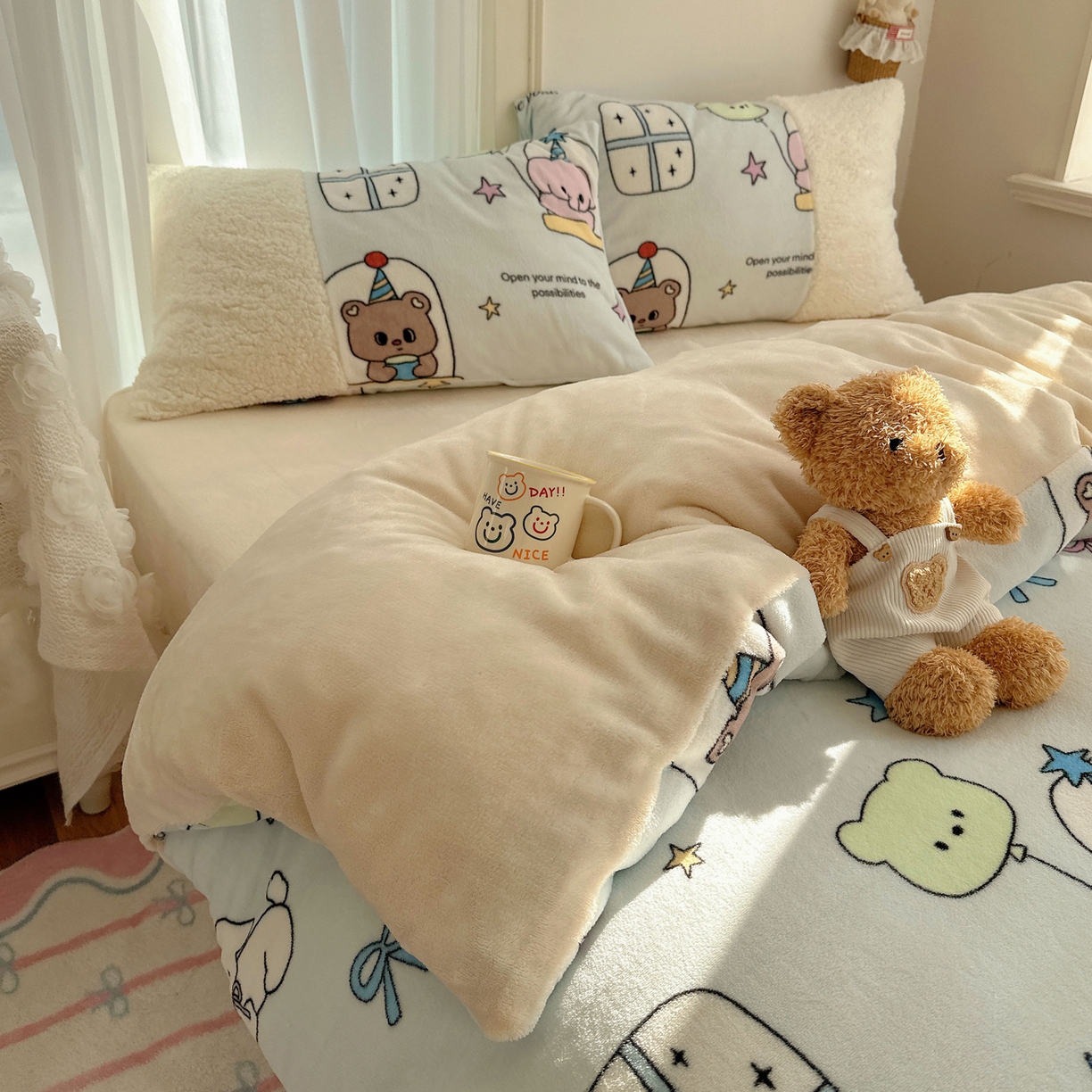 91家纺网 家纺一手货源 找家纺 顾里家纺 2025新款ins韩风甜感羊羔拼接牛奶绒少女系四件套 漫画小熊