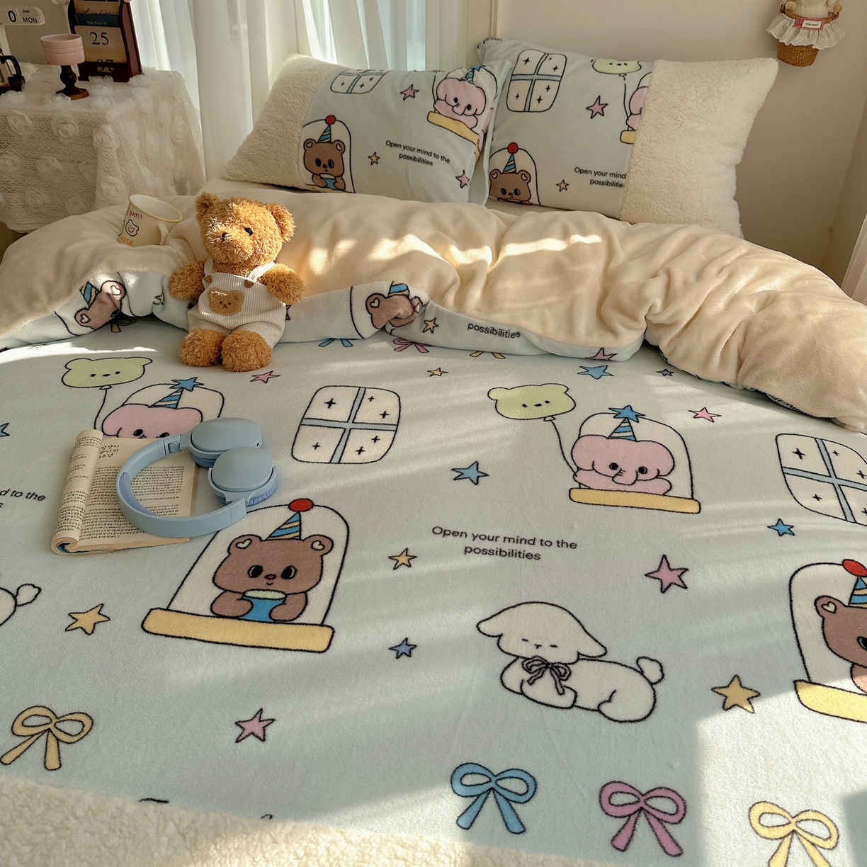 91家纺网 家纺一手货源 找家纺 顾里家纺 2025新款ins韩风甜感羊羔拼接牛奶绒少女系四件套 漫画小熊