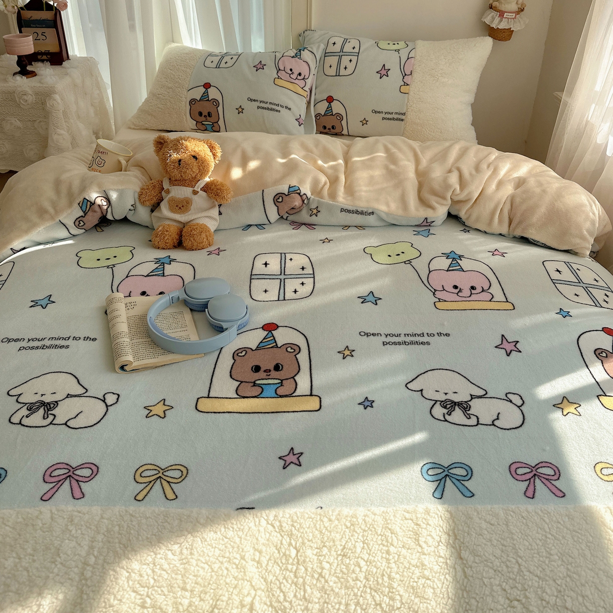 91家纺网 家纺一手货源 找家纺 顾里家纺 2025新款ins韩风甜感羊羔拼接牛奶绒少女系四件套 漫画小熊