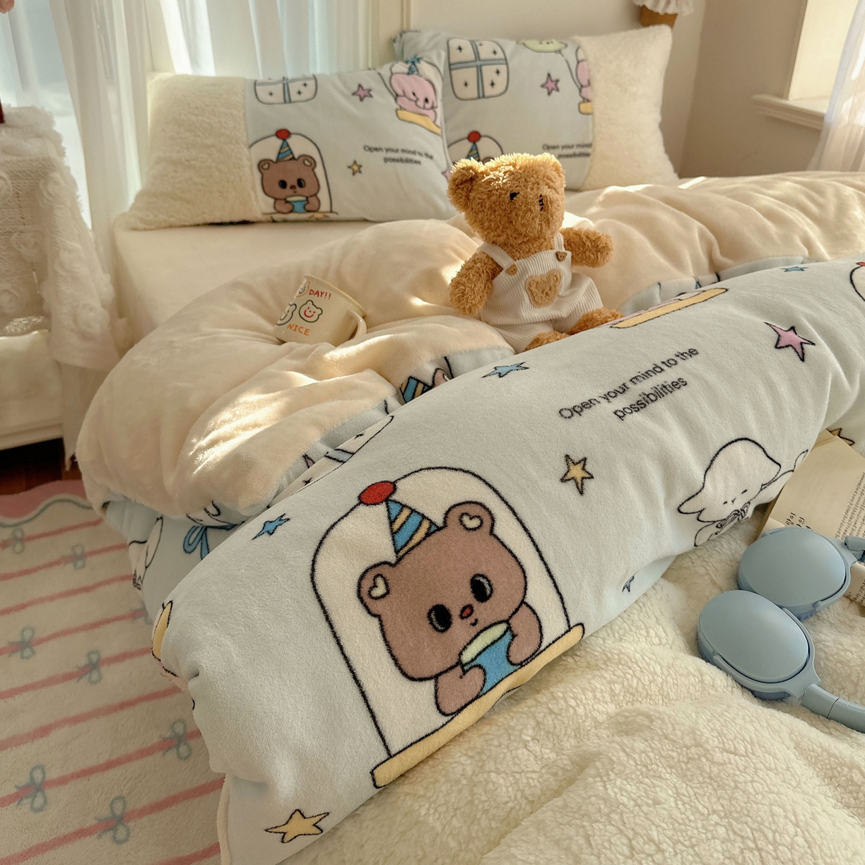 91家纺网 家纺一手货源 找家纺 顾里家纺 2025新款ins韩风甜感羊羔拼接牛奶绒少女系四件套 漫画小熊