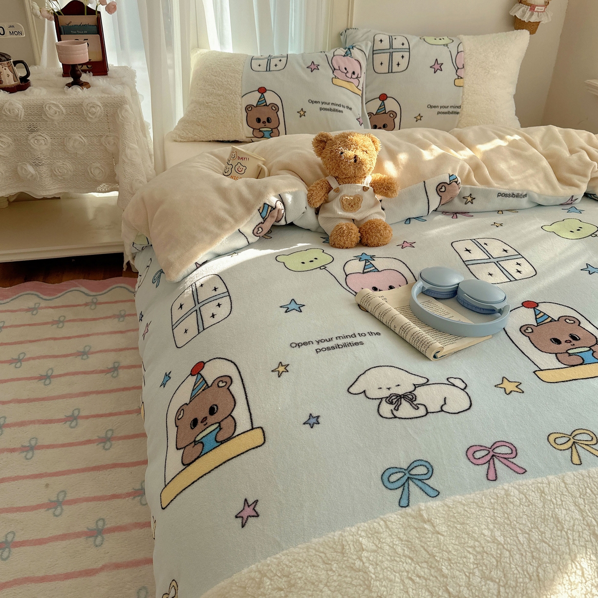 91家纺网 家纺一手货源 找家纺 顾里家纺 2025新款ins韩风甜感羊羔拼接牛奶绒少女系四件套 漫画小熊