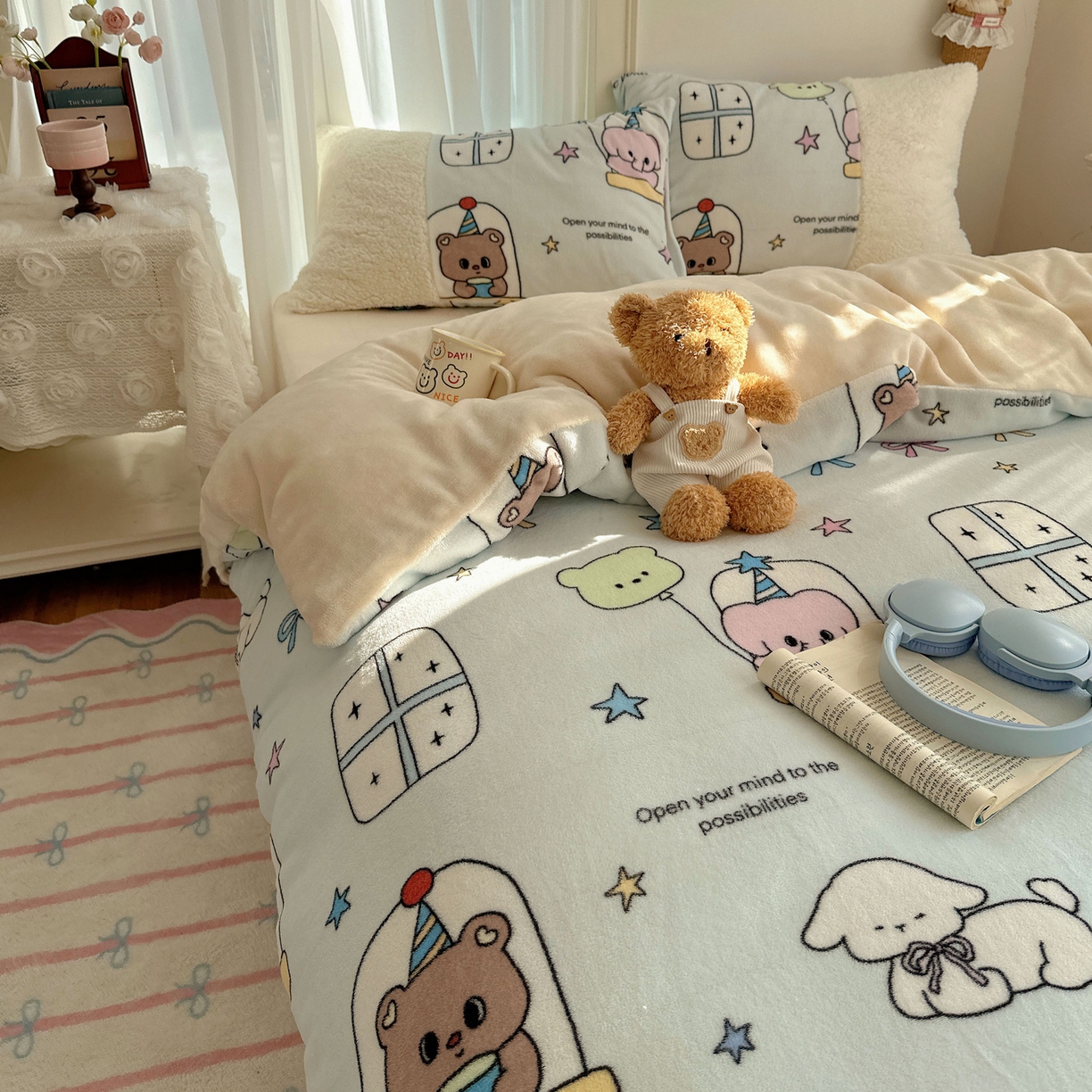 91家纺网 家纺一手货源 找家纺 顾里家纺 2025新款ins韩风甜感羊羔拼接牛奶绒少女系四件套 漫画小熊