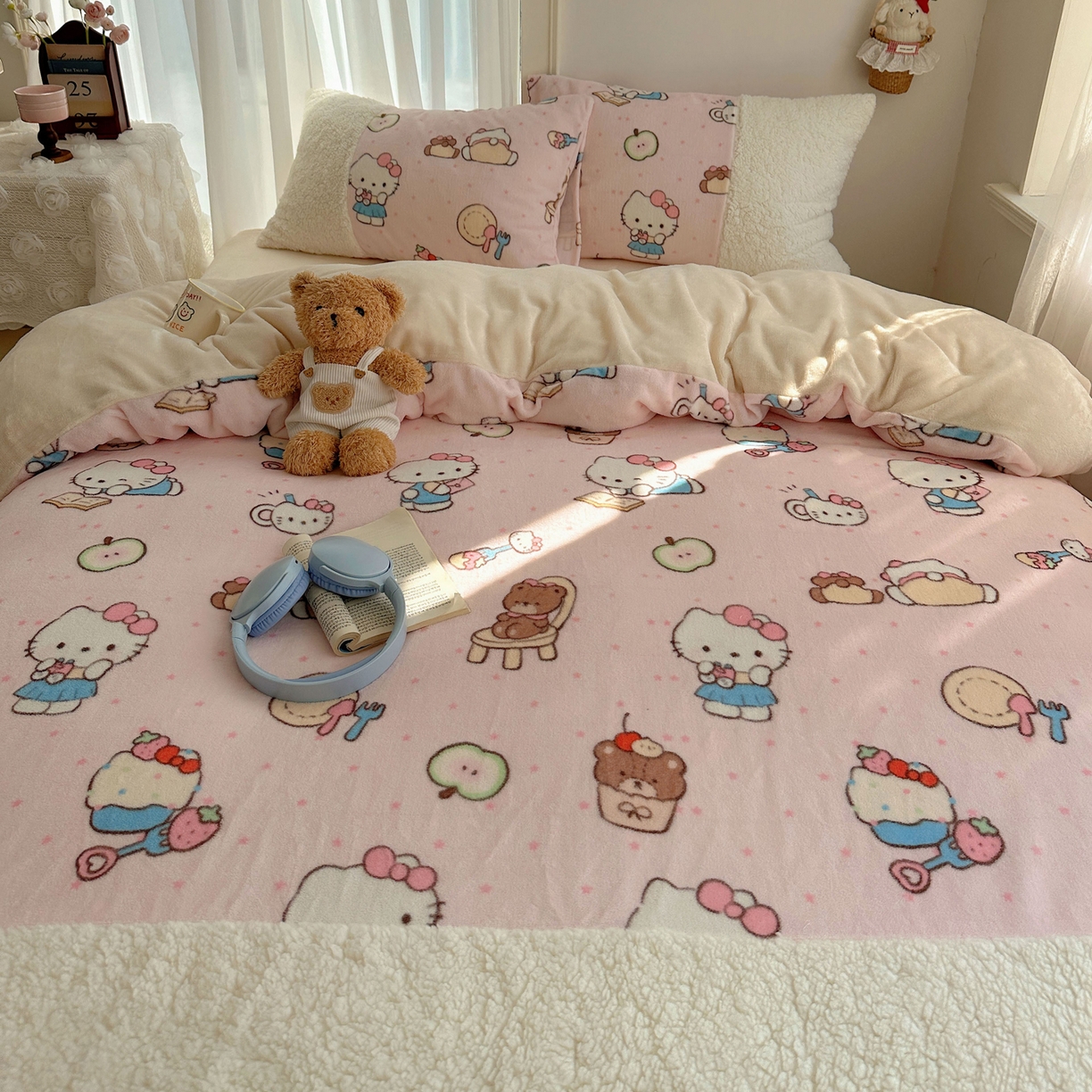 91家纺网 家纺一手货源 找家纺 顾里家纺 2025新款ins韩风甜感羊羔拼接牛奶绒少女系四件套 猫咪梦想