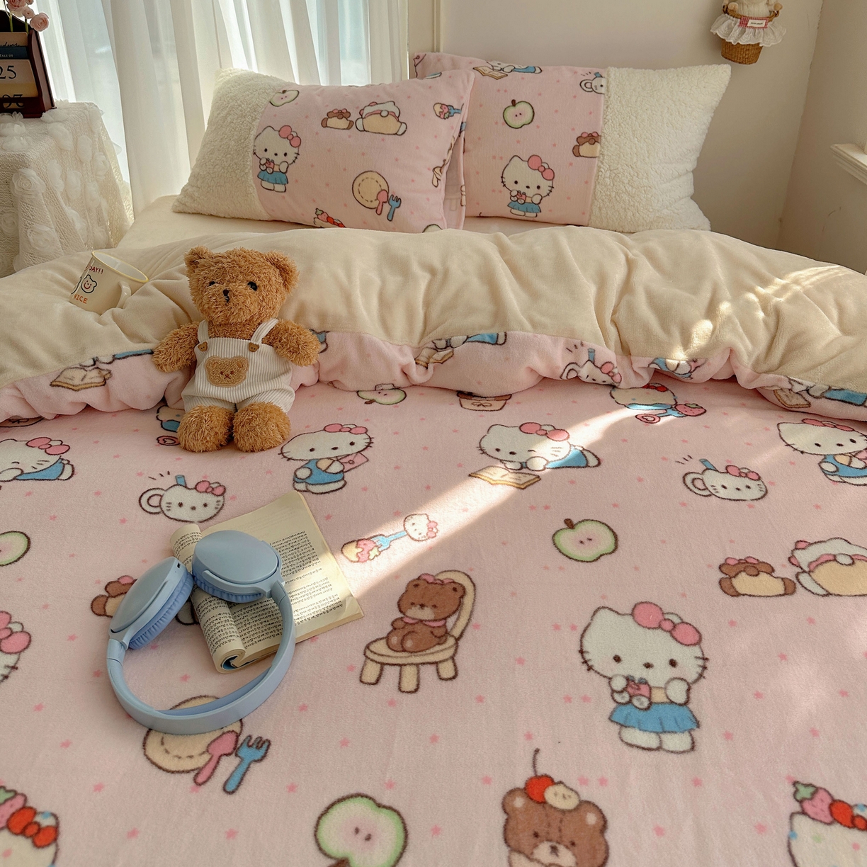 91家纺网 家纺一手货源 找家纺 顾里家纺 2025新款ins韩风甜感羊羔拼接牛奶绒少女系四件套 猫咪梦想