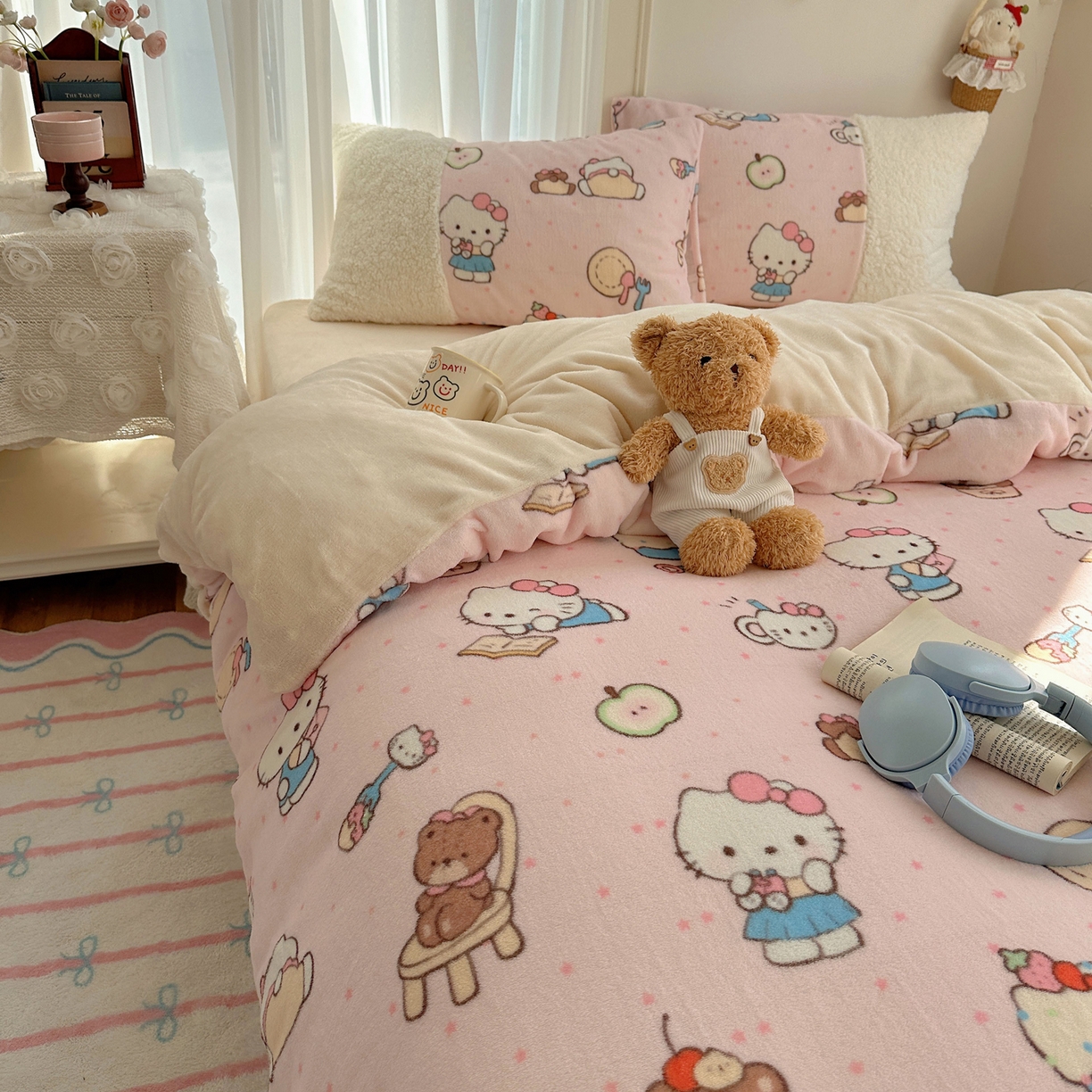 91家纺网 家纺一手货源 找家纺 顾里家纺 2025新款ins韩风甜感羊羔拼接牛奶绒少女系四件套 猫咪梦想