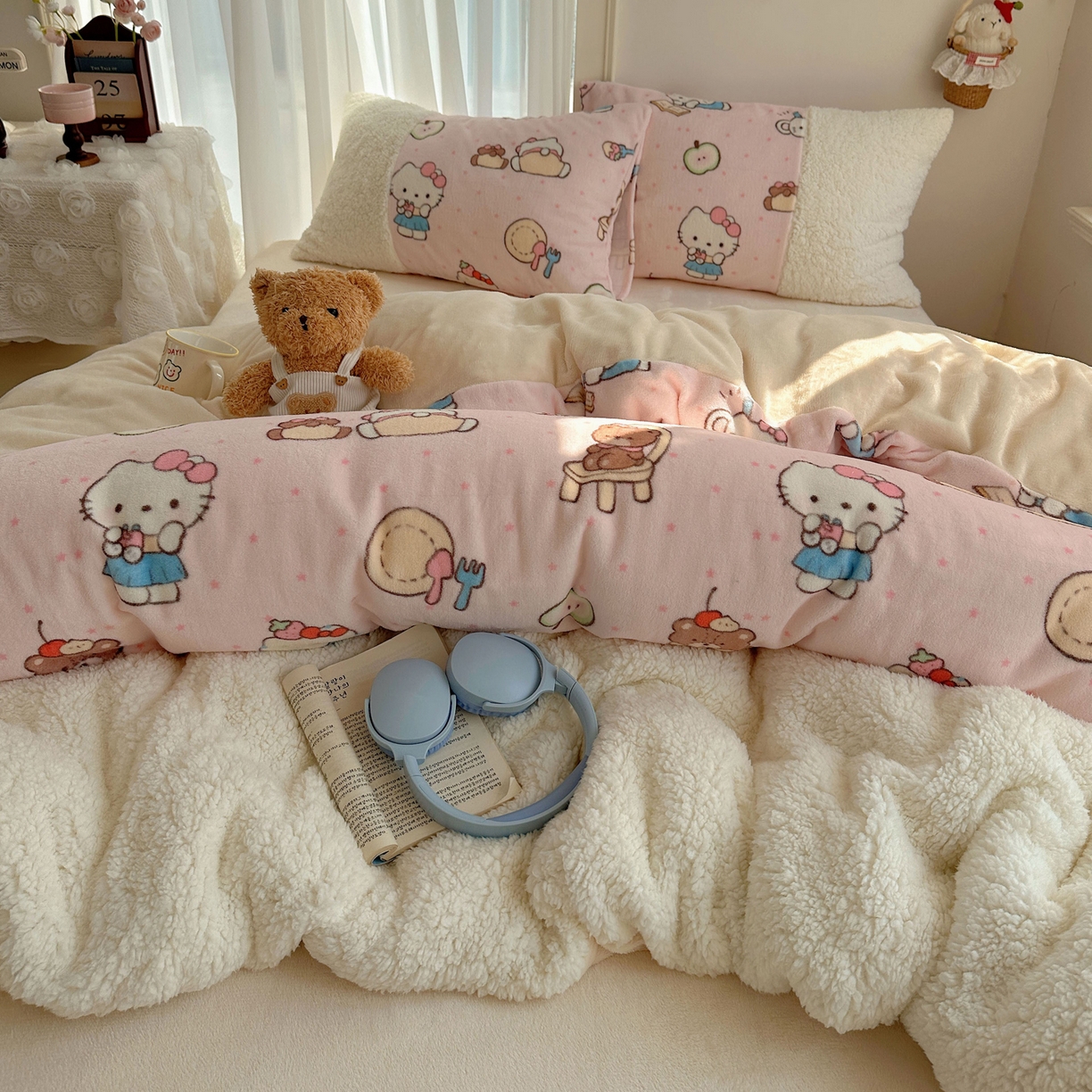 91家纺网 家纺一手货源 找家纺 顾里家纺 2025新款ins韩风甜感羊羔拼接牛奶绒少女系四件套 猫咪梦想