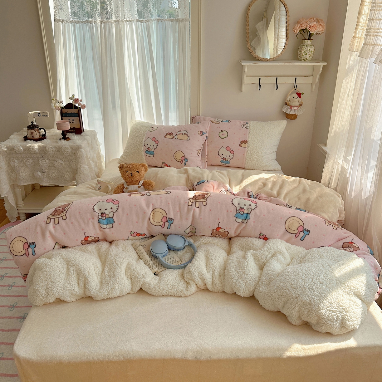 91家纺网 家纺一手货源 找家纺 顾里家纺 2025新款ins韩风甜感羊羔拼接牛奶绒少女系四件套 猫咪梦想