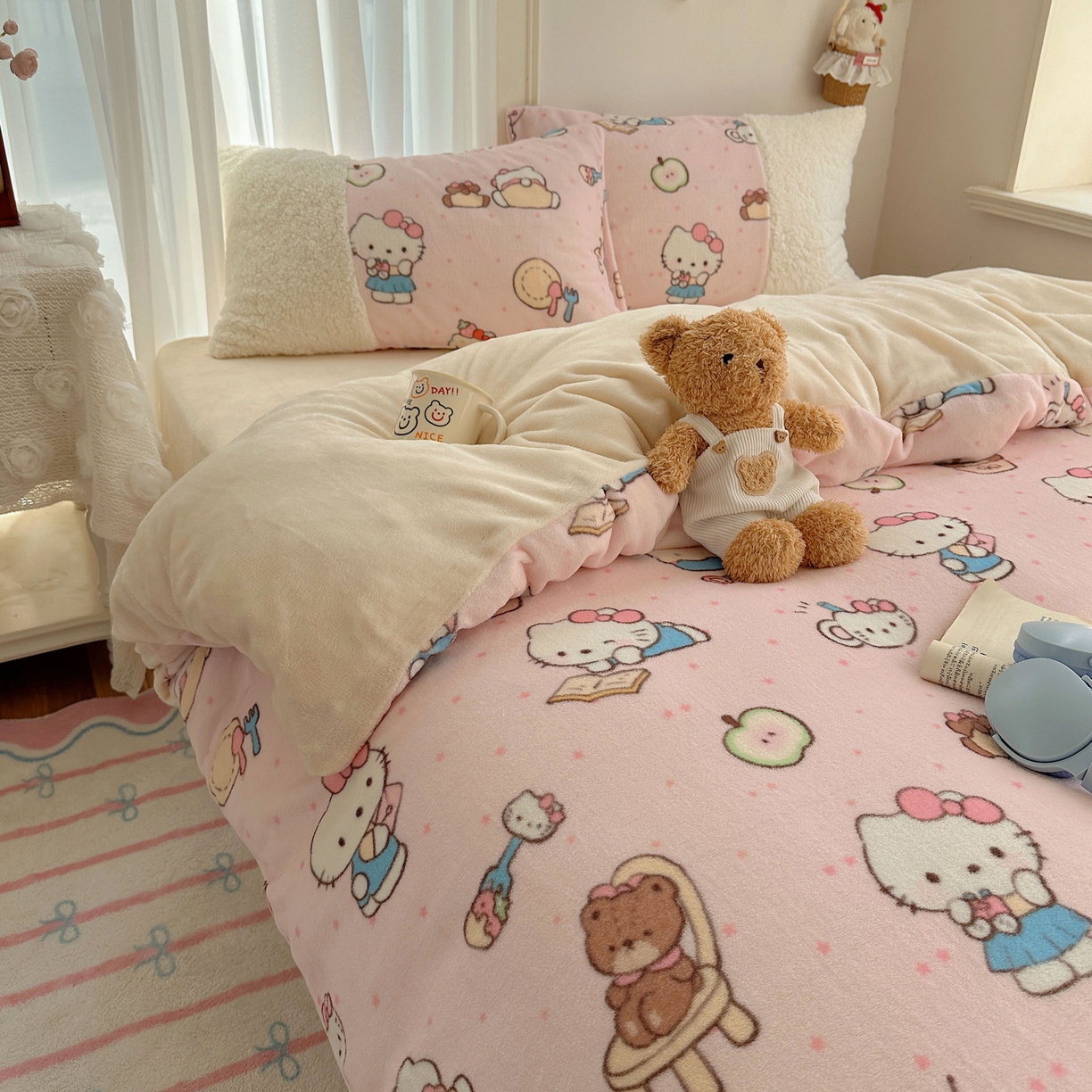 91家纺网 家纺一手货源 找家纺 顾里家纺 2025新款ins韩风甜感羊羔拼接牛奶绒少女系四件套 猫咪梦想