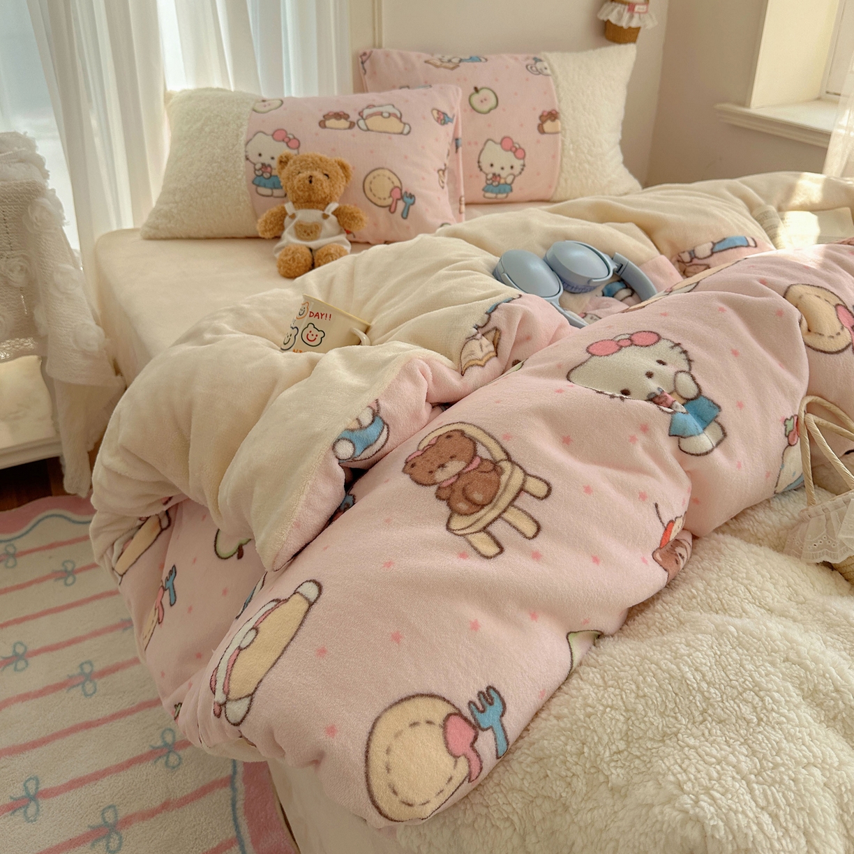 91家纺网 家纺一手货源 找家纺 顾里家纺 2025新款ins韩风甜感羊羔拼接牛奶绒少女系四件套 猫咪梦想