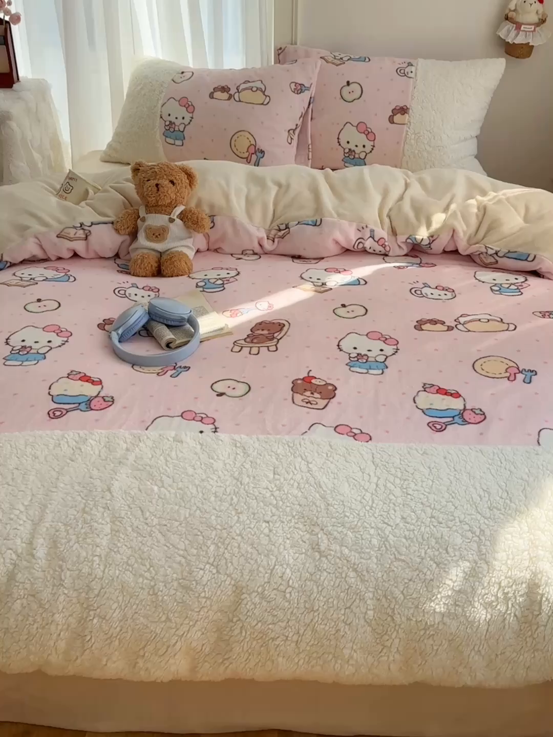 91家纺网 家纺一手货源 找家纺 顾里家纺 2025新款ins韩风甜感羊羔拼接牛奶绒少女系四件套 猫咪梦想