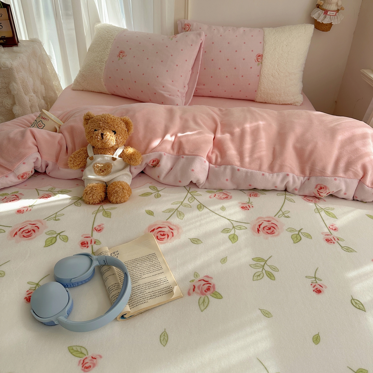 91家纺网 家纺一手货源 找家纺 顾里家纺 2025新款ins韩风甜感羊羔拼接牛奶绒少女系四件套 玫瑰花园