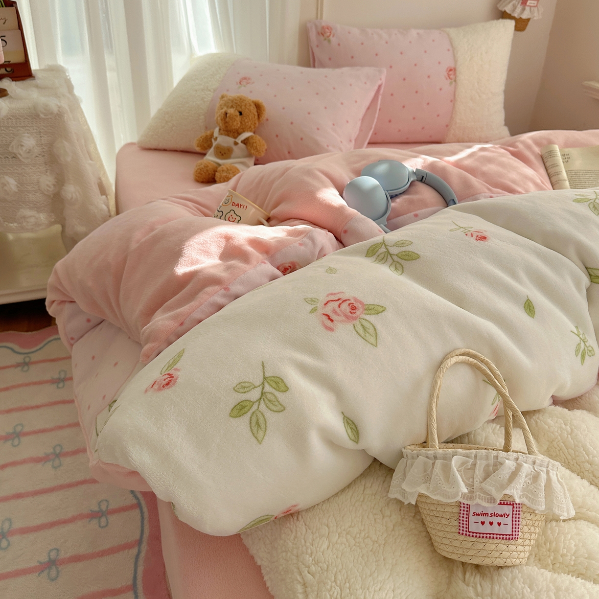 91家纺网 家纺一手货源 找家纺 顾里家纺 2025新款ins韩风甜感羊羔拼接牛奶绒少女系四件套 玫瑰花园