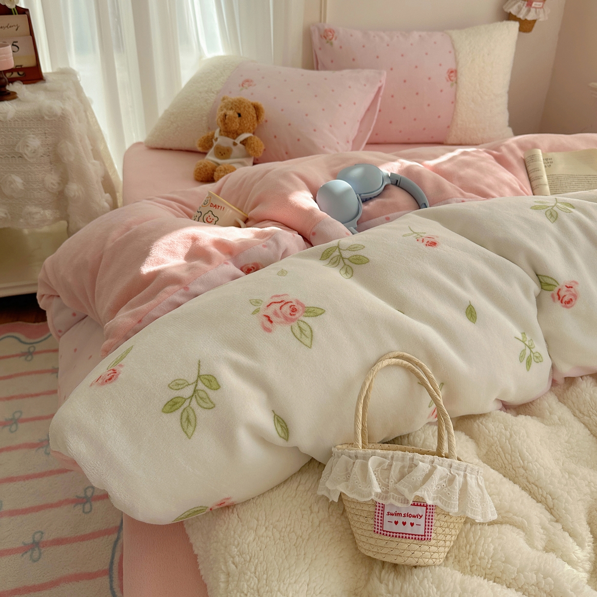 91家纺网 家纺一手货源 找家纺 顾里家纺 2025新款ins韩风甜感羊羔拼接牛奶绒少女系四件套 玫瑰花园