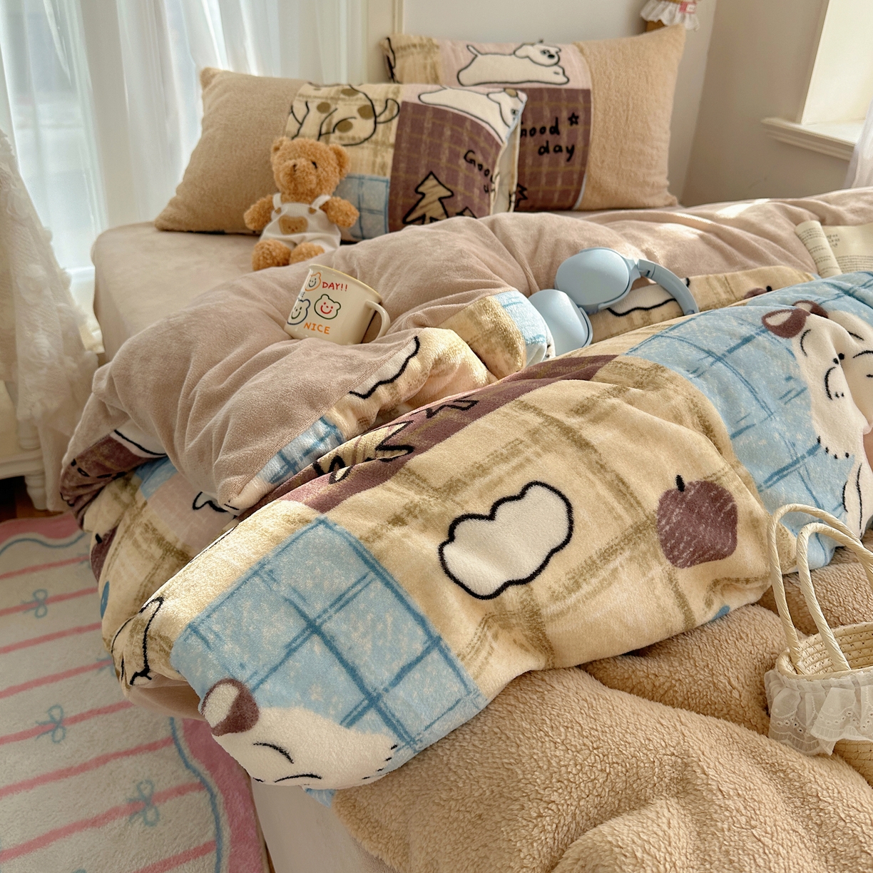 91家纺网 家纺一手货源 找家纺 顾里家纺 2025新款ins韩风甜感羊羔拼接牛奶绒少女系四件套 美式狗仔