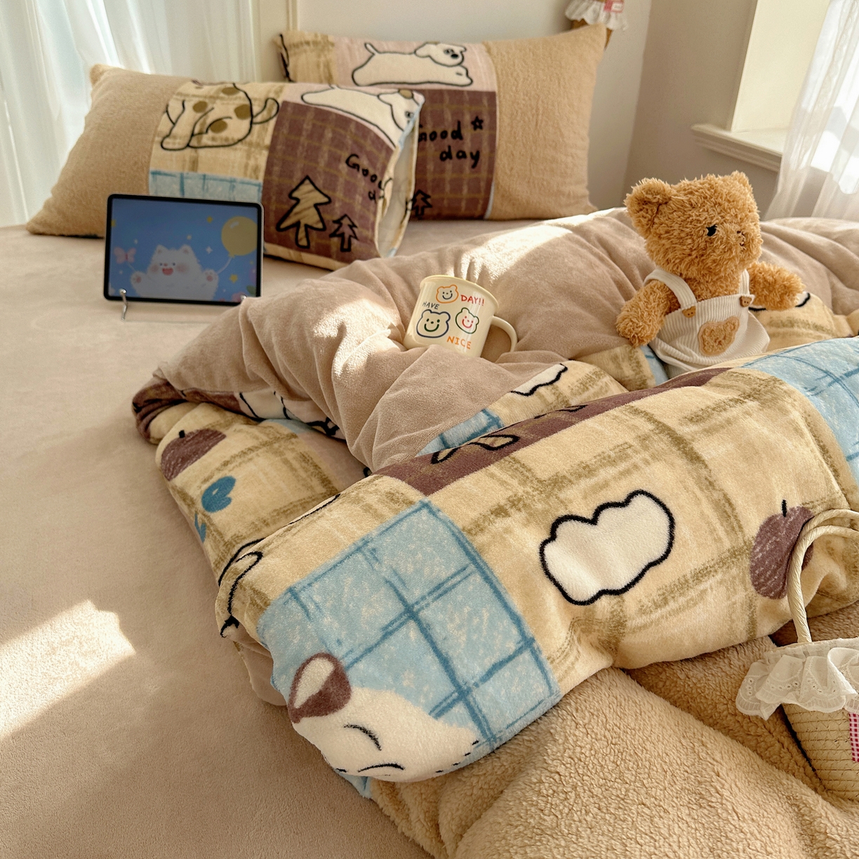 91家纺网 家纺一手货源 找家纺 顾里家纺 2025新款ins韩风甜感羊羔拼接牛奶绒少女系四件套 美式狗仔